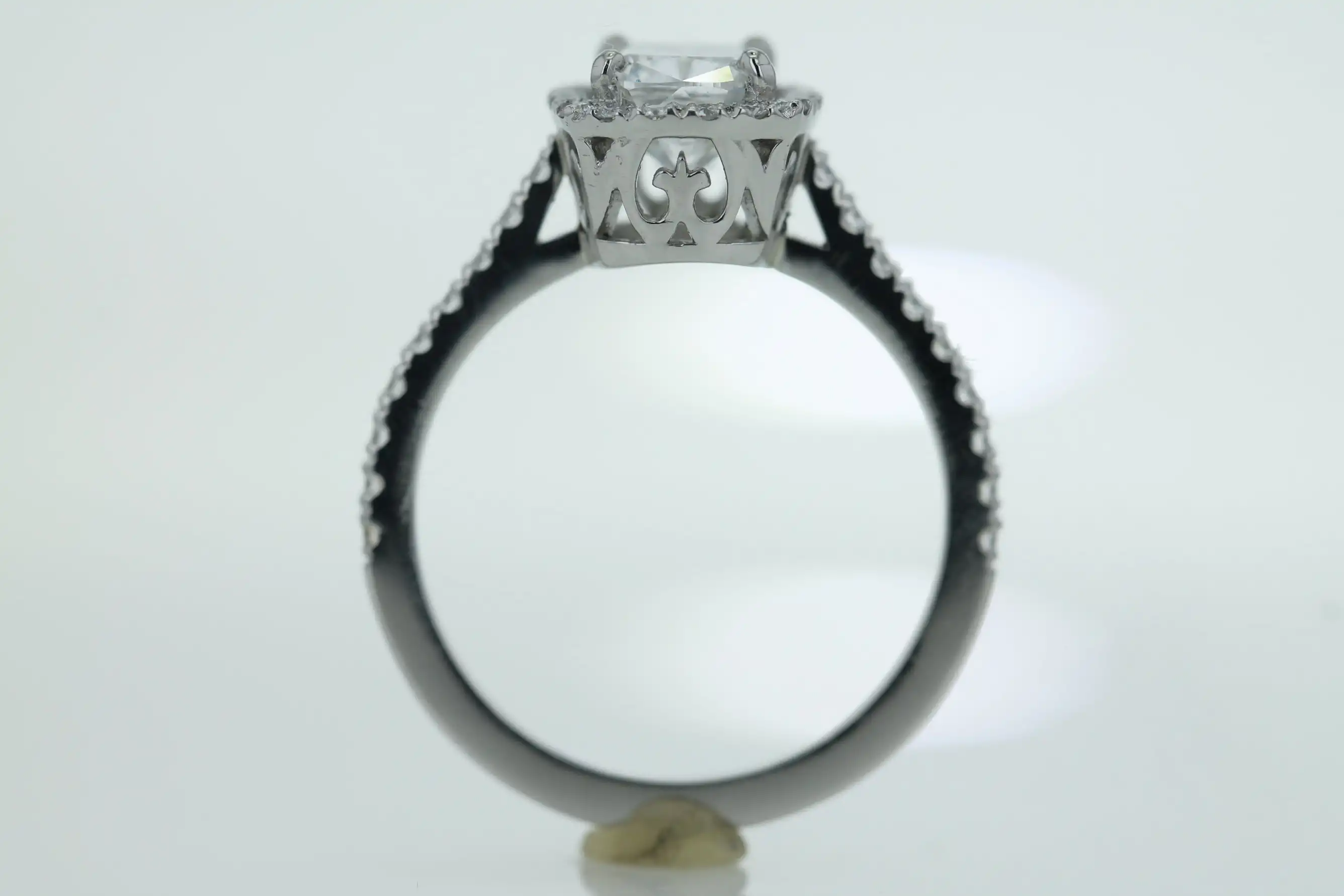 Picture of Halo de Lis | Diamond Engagement Ring